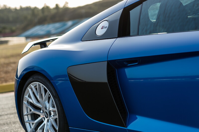 Audi R8 V10 Plus - niebieski Ara